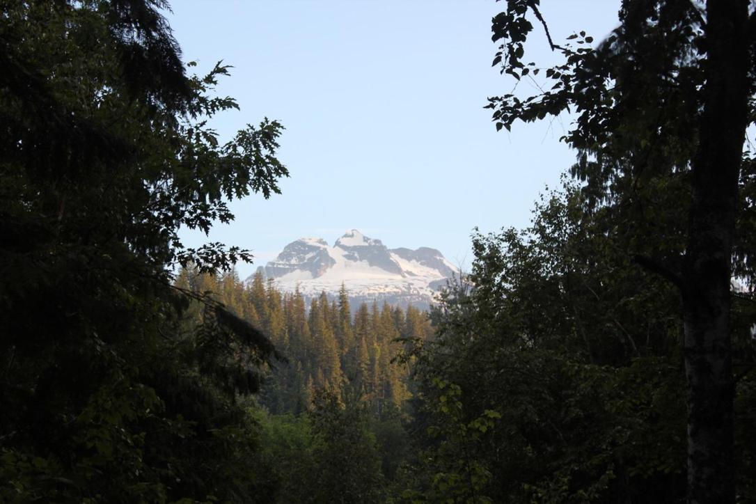 Revelstoke Rv & Cabin Resort Exterior photo